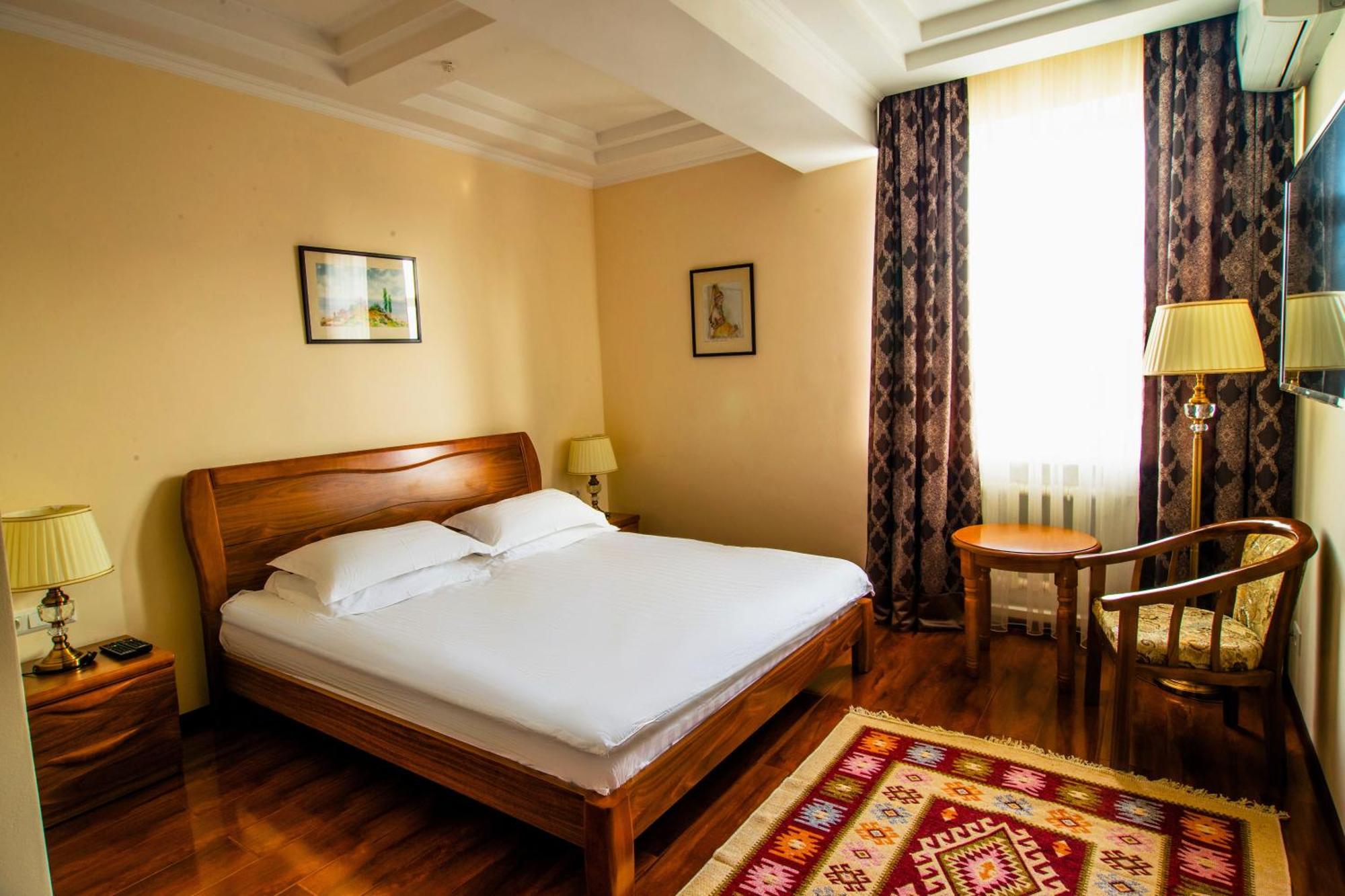 Soluxe Hotel Bishkek Exterior foto