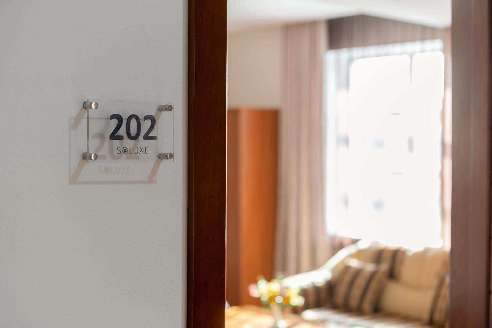 Soluxe Hotel Bishkek Exterior foto