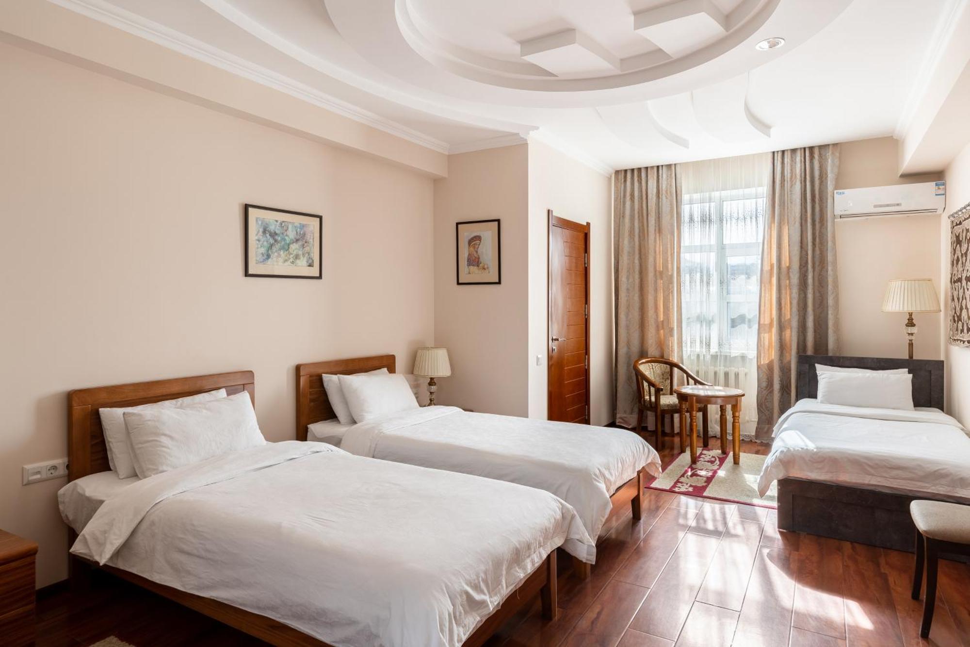 Soluxe Hotel Bishkek Exterior foto