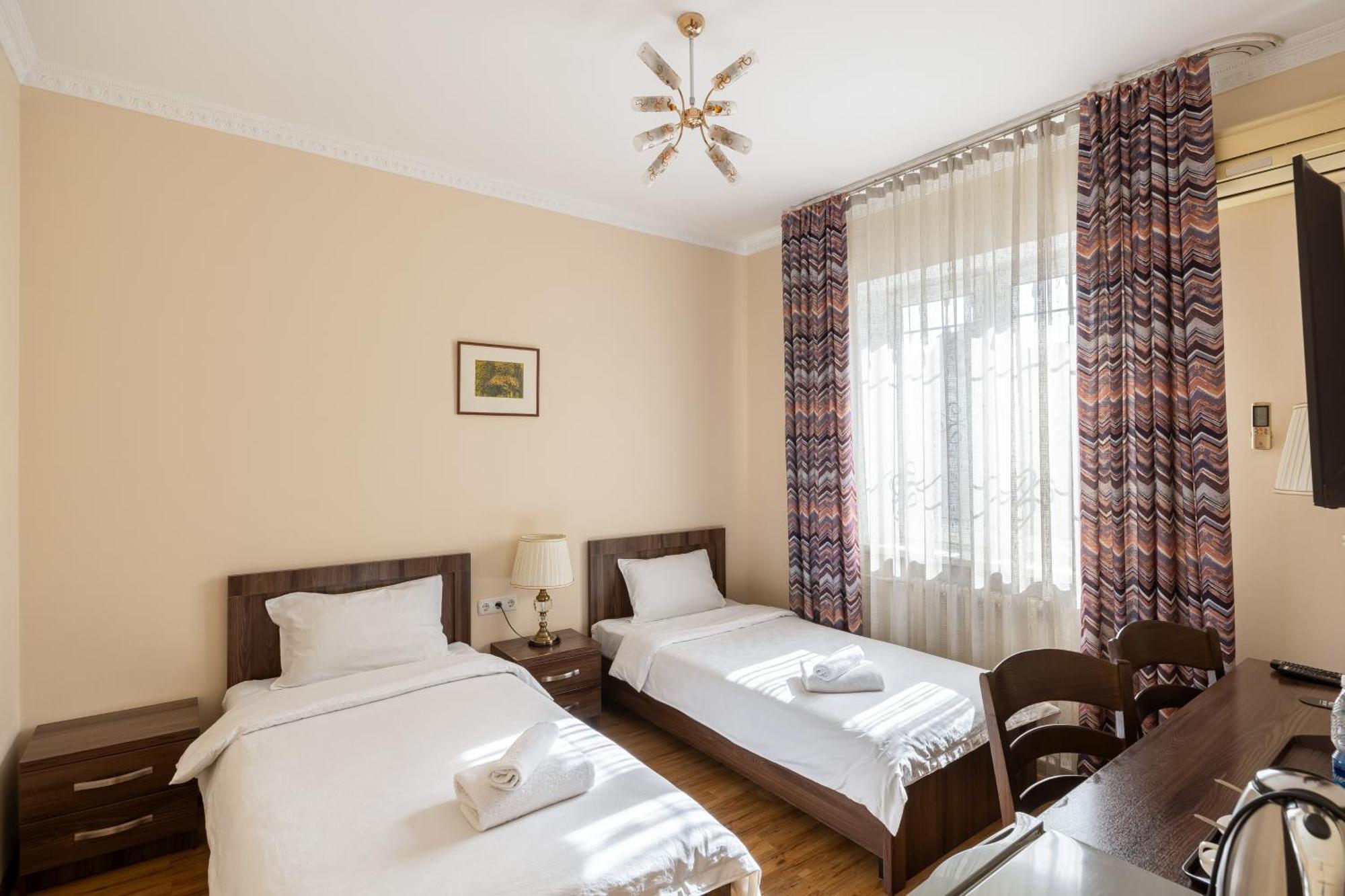 Soluxe Hotel Bishkek Exterior foto