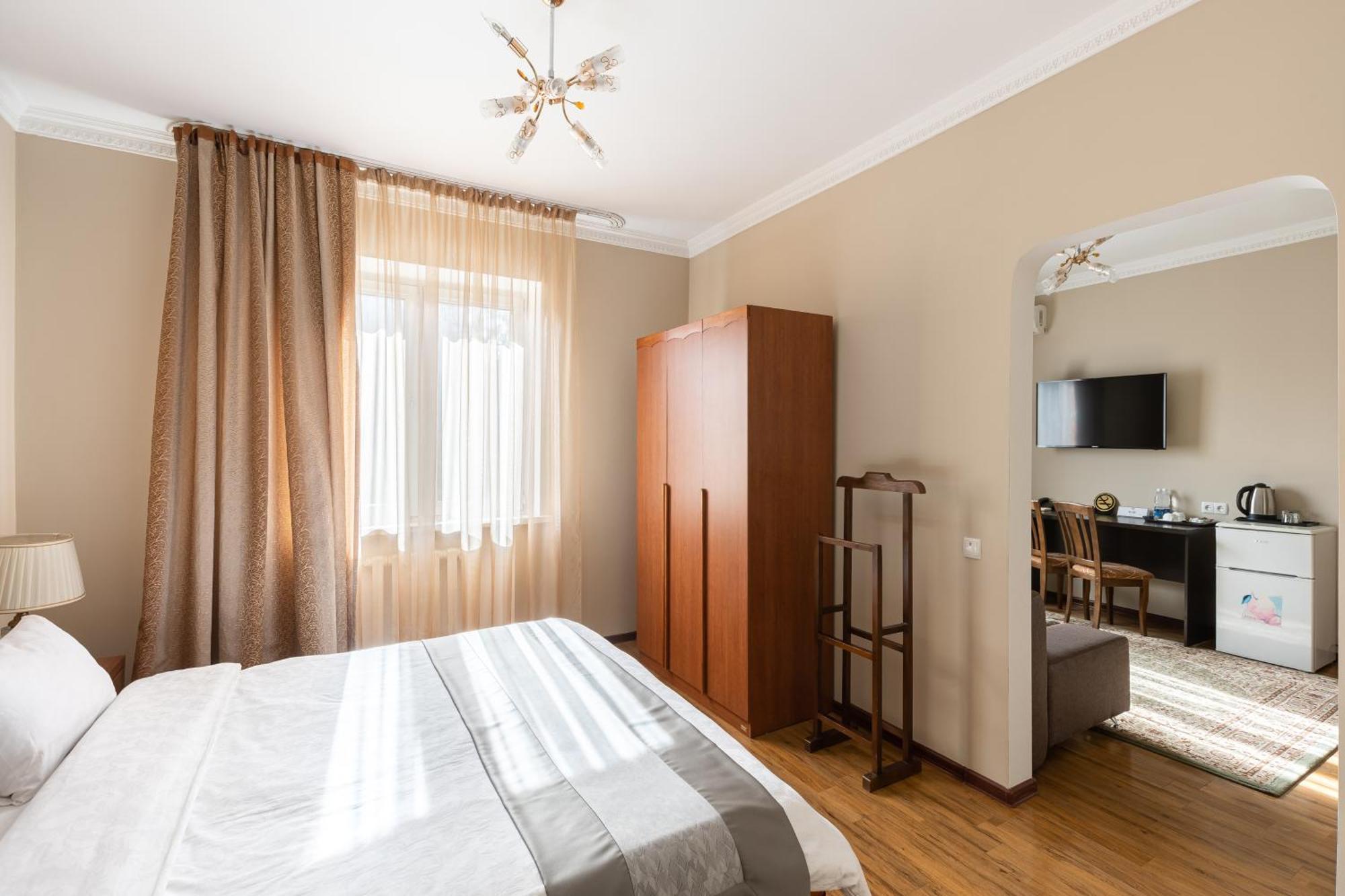 Soluxe Hotel Bishkek Exterior foto