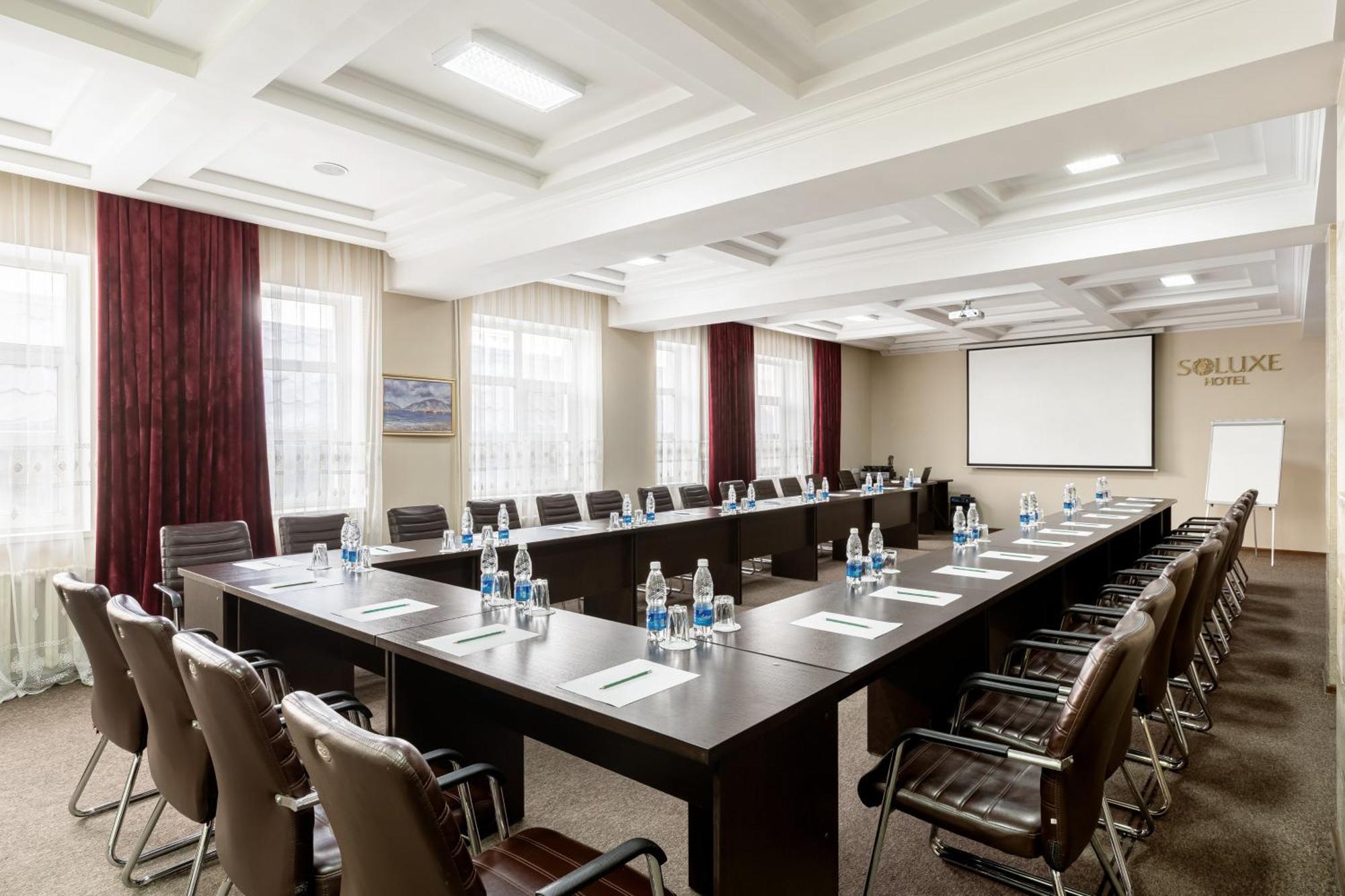 Soluxe Hotel Bishkek Exterior foto