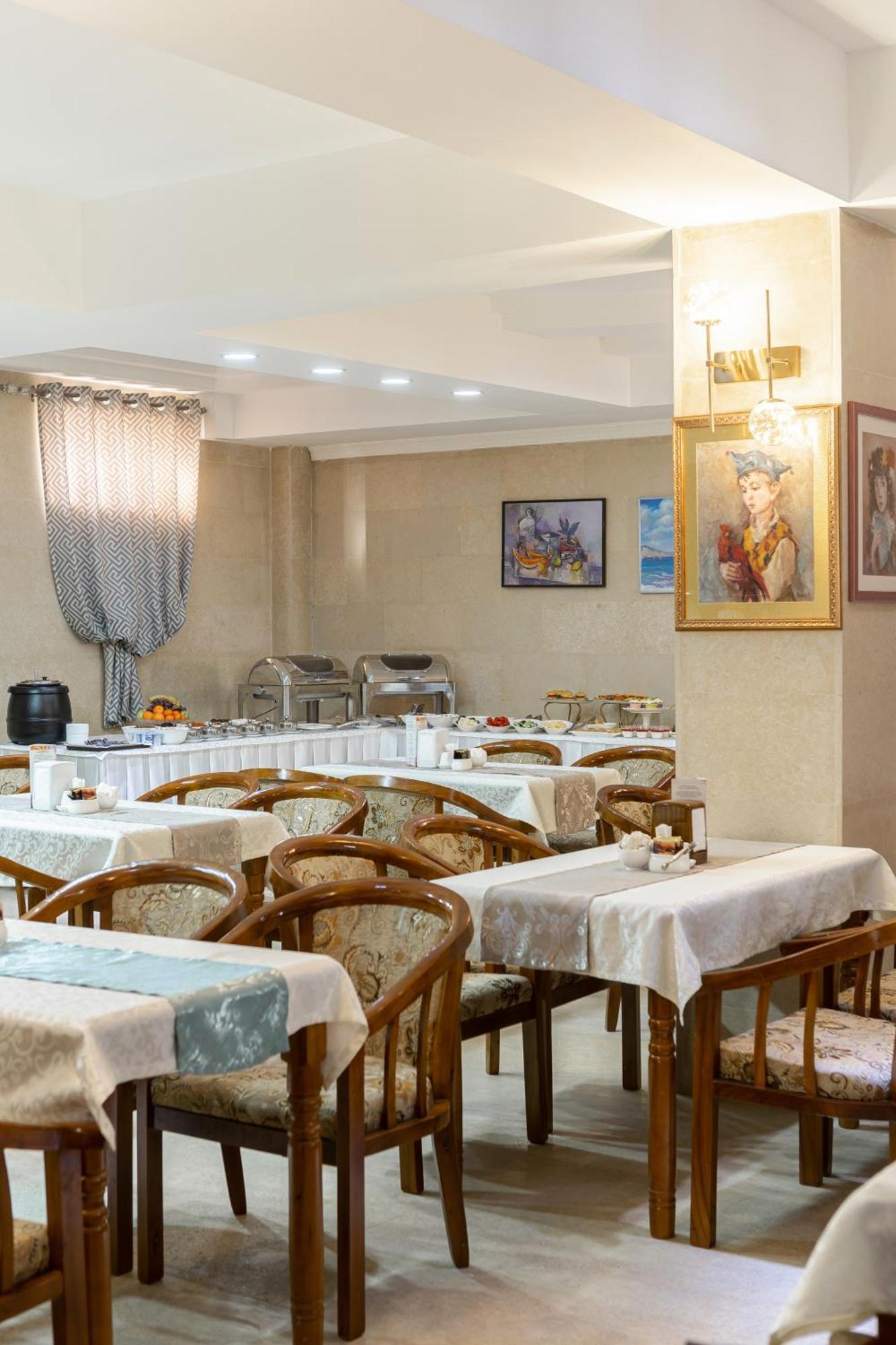 Soluxe Hotel Bishkek Exterior foto