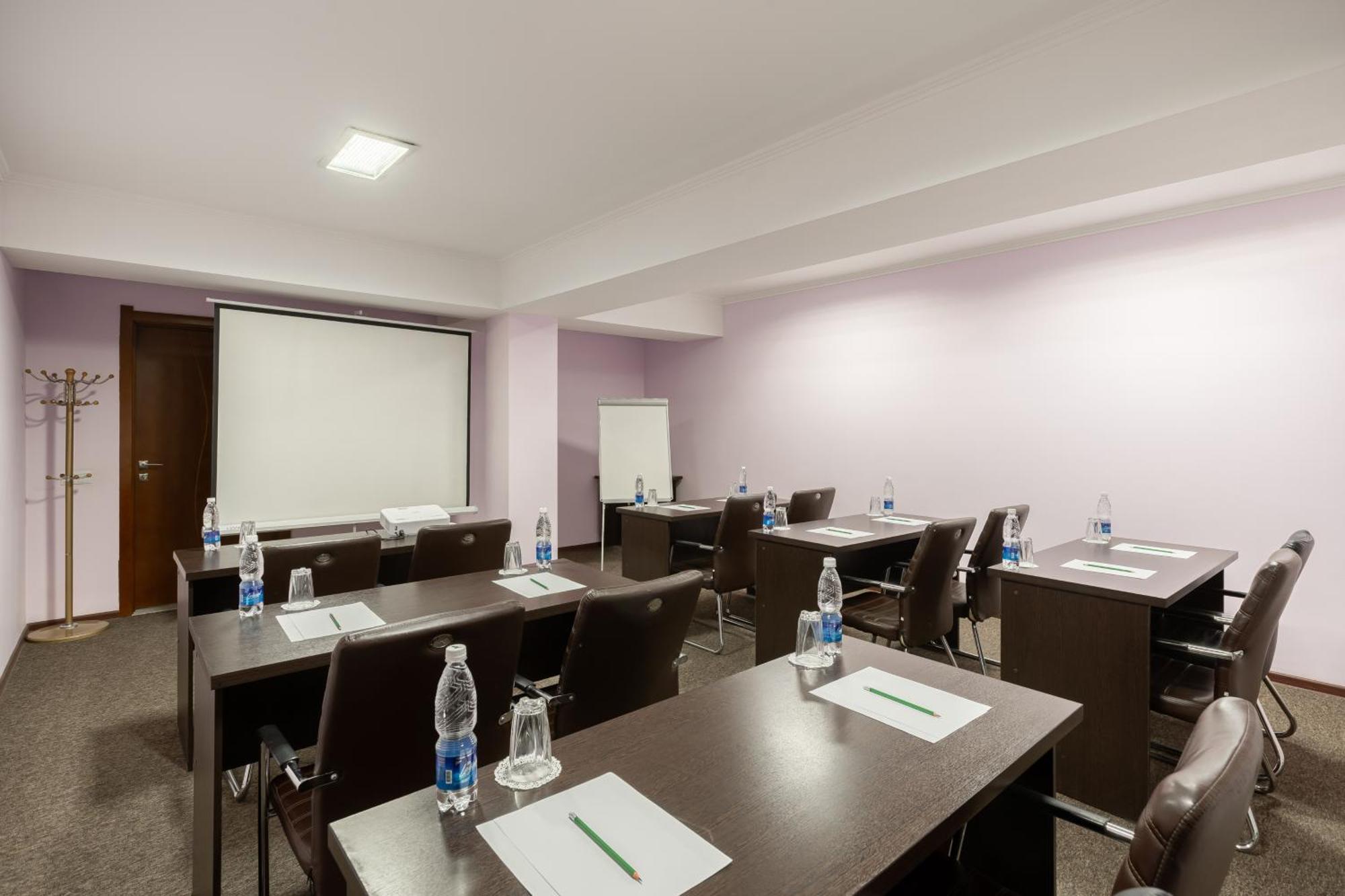 Soluxe Hotel Bishkek Exterior foto