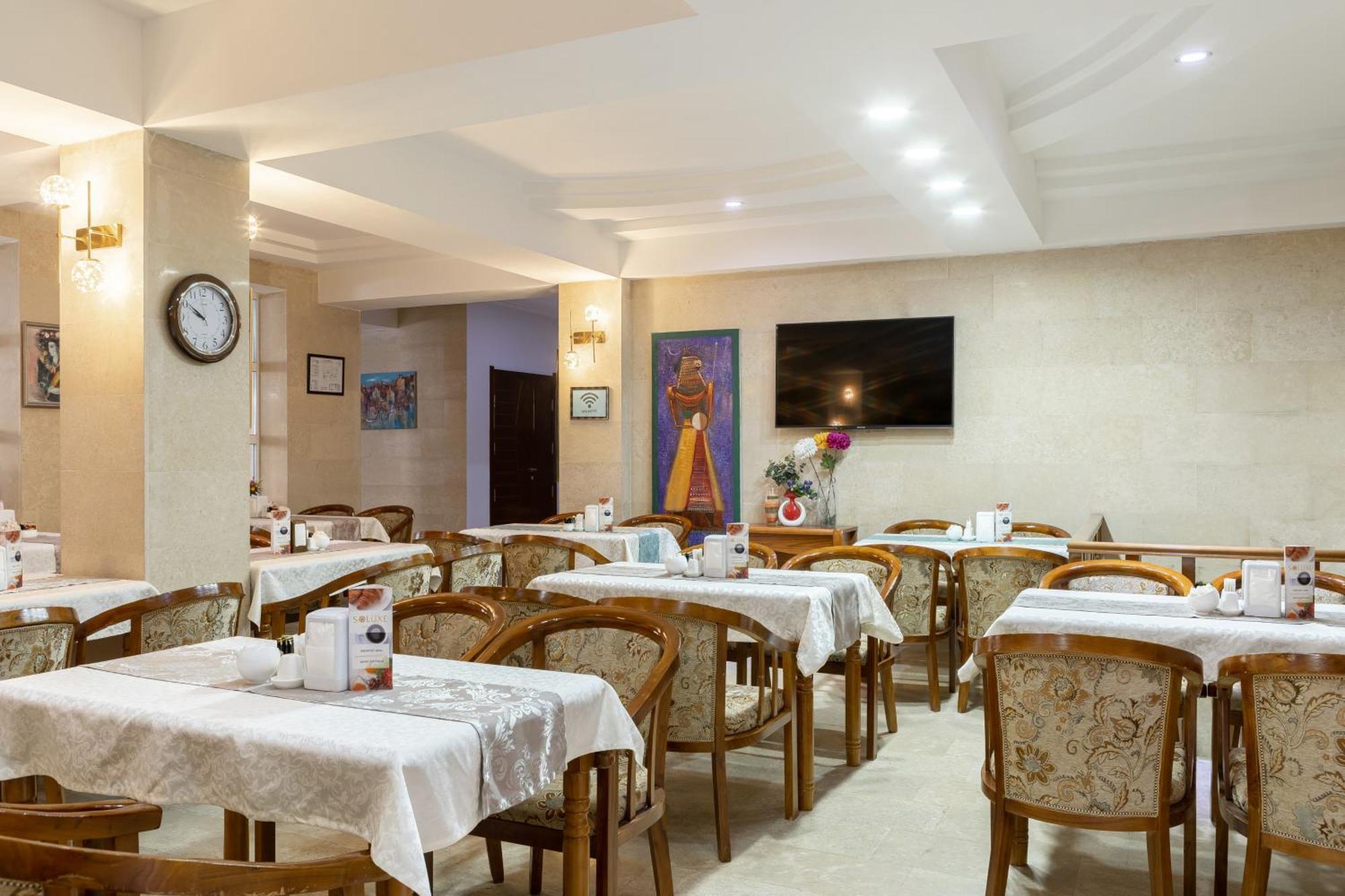 Soluxe Hotel Bishkek Exterior foto