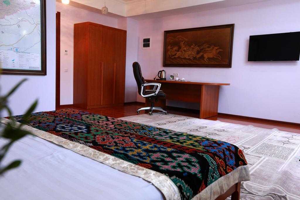Soluxe Hotel Bishkek Exterior foto