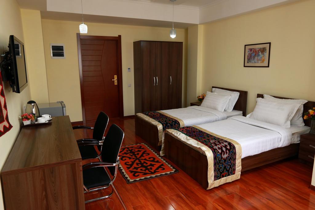 Soluxe Hotel Bishkek Exterior foto