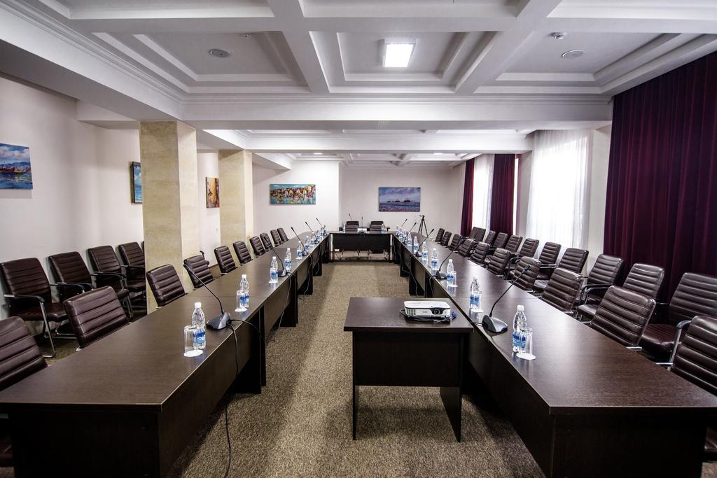 Soluxe Hotel Bishkek Exterior foto