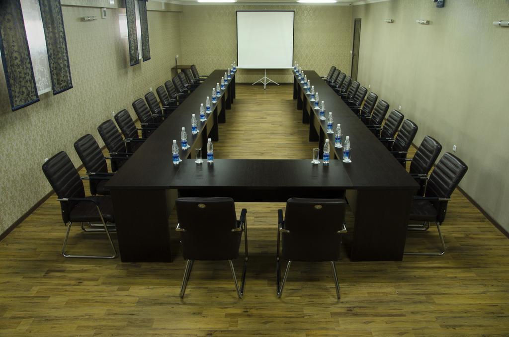 Soluxe Hotel Bishkek Exterior foto